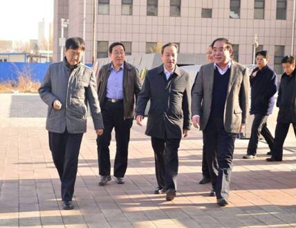 農(nóng)畜產(chǎn)品質(zhì)量和食品安全——富農(nóng)強企的動脈內(nèi)蒙古農(nóng)牧業(yè)廳主要領(lǐng)導走訪呼市龍頭企業(yè)關(guān)心食品安全  關(guān)注企業(yè)發(fā)展