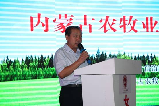 產(chǎn)業(yè)大咖齊聚草原青城，共享饕餮智慧盛宴----2015內(nèi)蒙古農(nóng)牧業(yè)產(chǎn)業(yè)化發(fā)展論壇召開