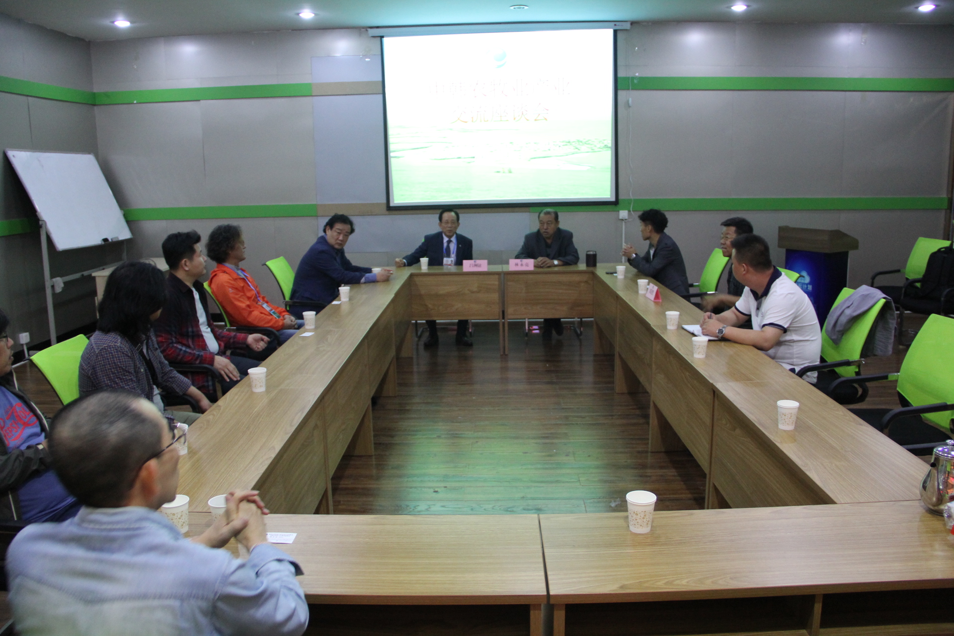 協(xié)會(huì)接洽韓國(guó)龍子株式會(huì)社代表團(tuán)