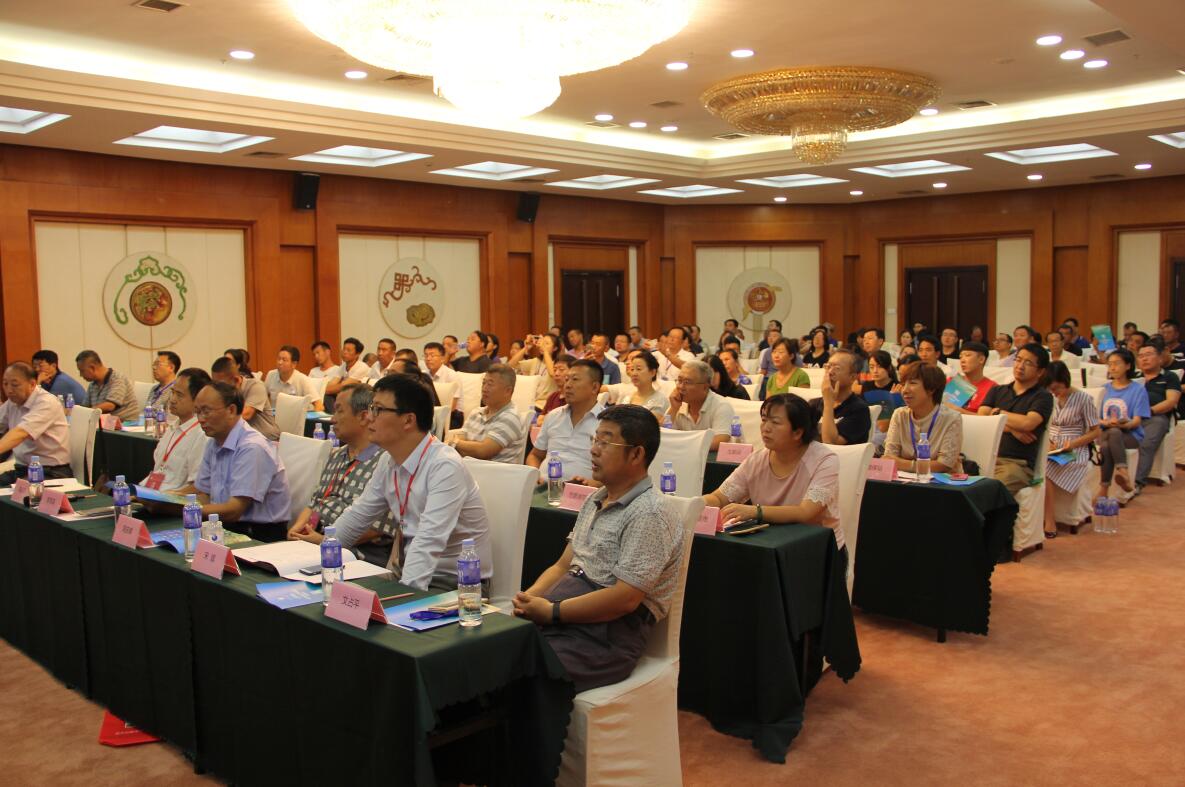 大咖齊聚內(nèi)蒙古 共話?cǎi)R鈴薯產(chǎn)業(yè)發(fā)展 內(nèi)蒙古馬鈴薯產(chǎn)業(yè)高質(zhì)量發(fā)展論壇成功召開(kāi)