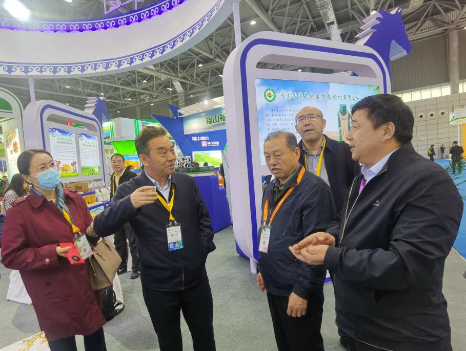 內蒙古1400多種有機、綠色農畜產品亮相中國綠色食品博覽會和中國國際有機食品博覽會